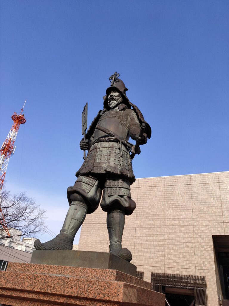 津軽為信公銅像（弘前文化センター））